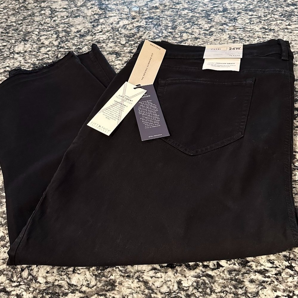 NYDJ Capri Jeans in Black - 24W - NWT - Comfortable & Stretchy - Frayed Hems